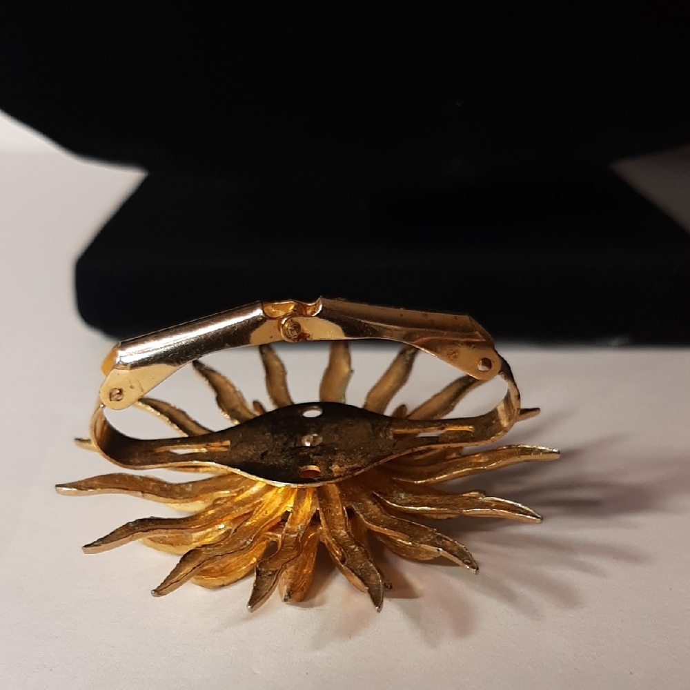 1950's Vintage Goldtone Sunburst Brooch with Pearl Accent & a Hinged Clip - Picture 10 of 14